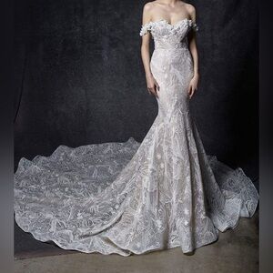 Enzoani Odette Embroidered Floral Lace Wedding Gown Brand New Unaltered size 2